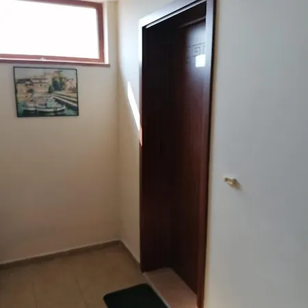 - студио в кв сарафово с морски изглед Lägenhet *