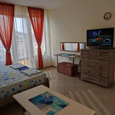 Lägenhet - студио в кв сарафово с морски изглед